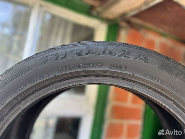 Bridgestone Turanza T001 225/45 R17