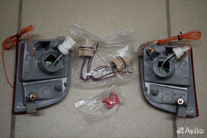 Toyota Land Cruiser 200 (2008-2015гг) Фонари новые