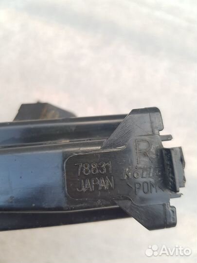 Toyota Land Cruiser 200 Омыватель фары правый