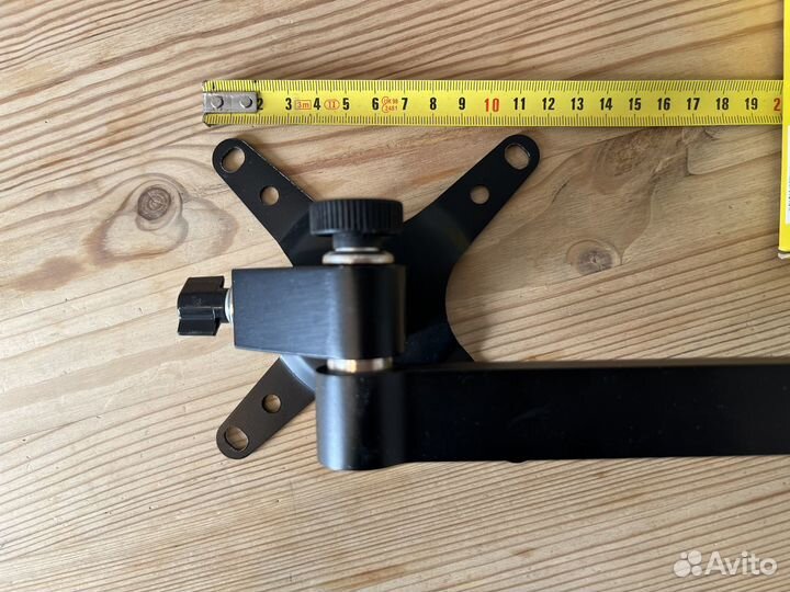 Кронштейн для телевизора/монитора на стену