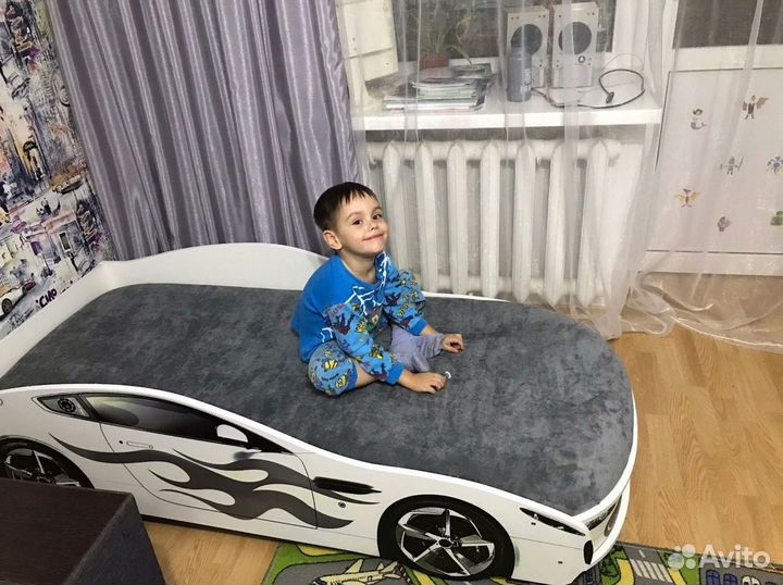 Детская кровать машина