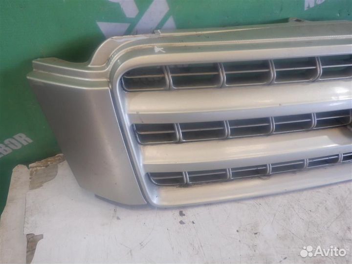 Решетка радиатора Тойота Хайлендер