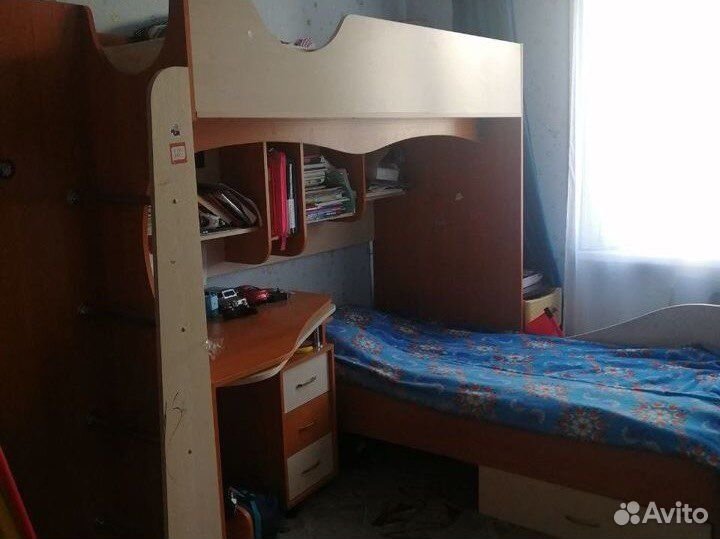 Двухъярусная кровать со шкафом и столом