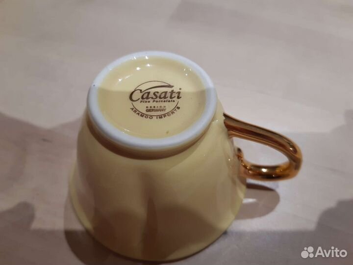 Набор чашек с блюдцами