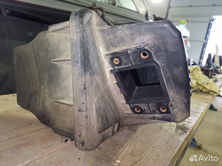 Корпус воздушного фильтра BMW E36 1715881