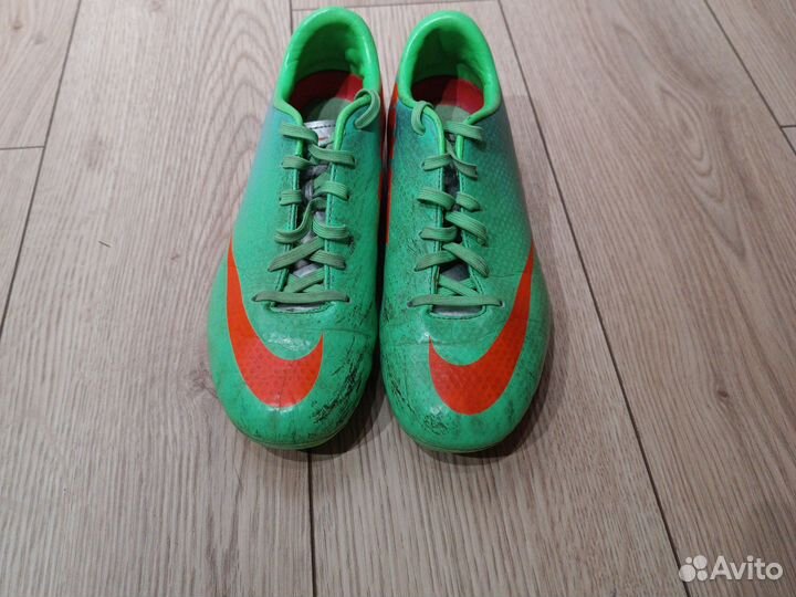 Футбольные бутсы nike