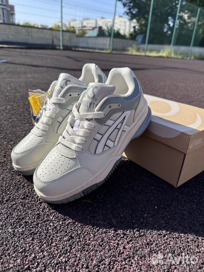 Кроссовки женские Asics