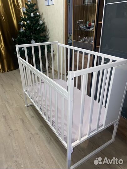 Детская кроватка маятник