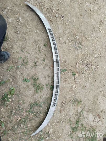 Решётка, жабо под дворники