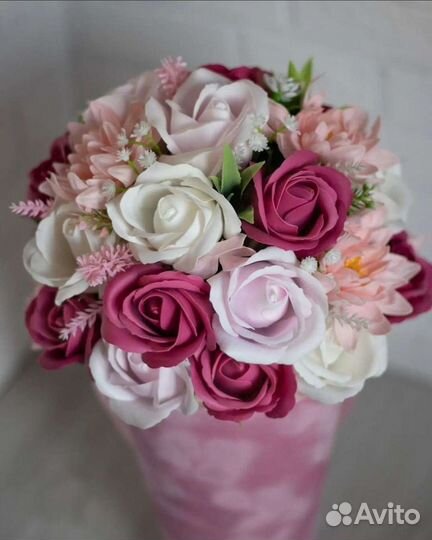 Интерьерная композиция из мыльных роз