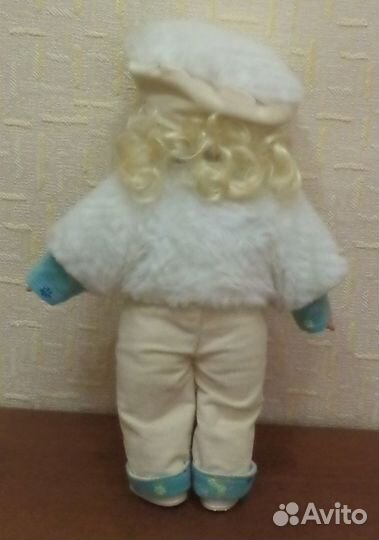 Кукла в берете мягка музыкальная