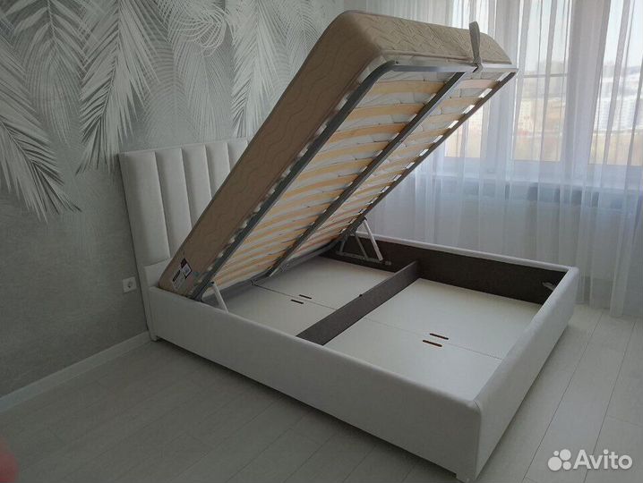 Кровать с изголовьем