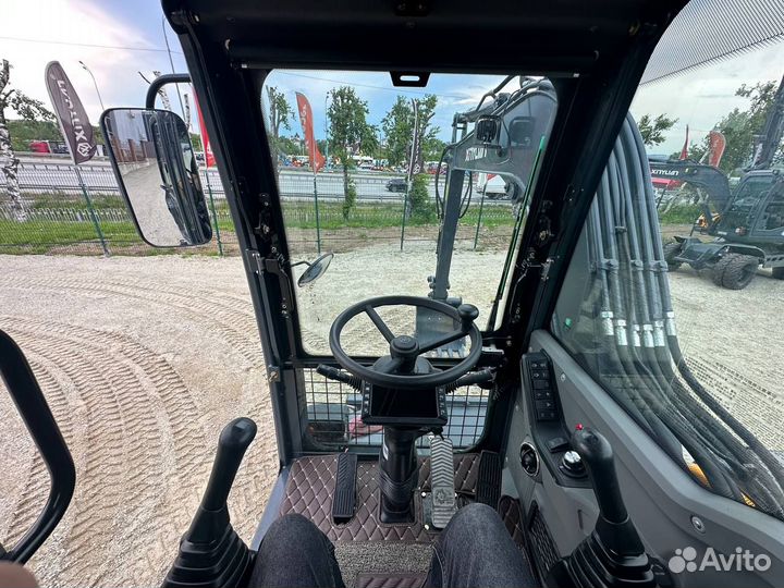 Колёсный экскаватор XINYUAN B70S, 2024