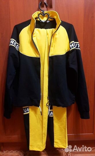 Женские спортивные костюмы