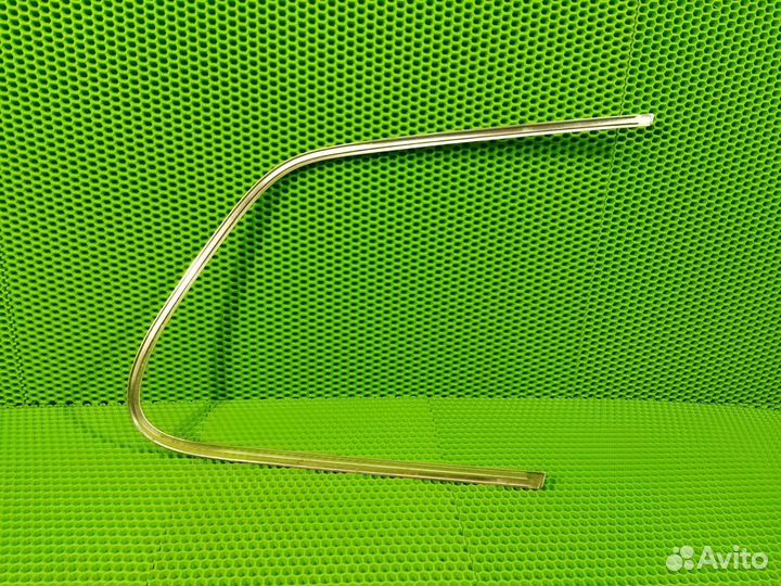 Молдинг стекла задний левый Volkswagen Touareg NF