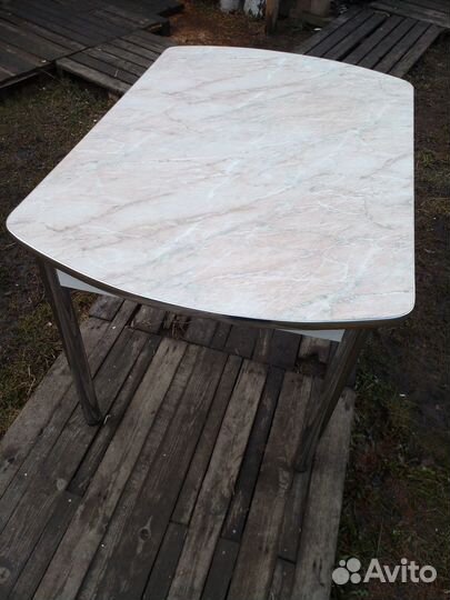 Кухонный стол