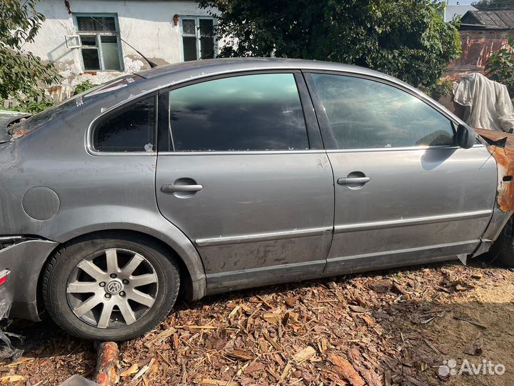 Volkswagen Passat 1.8 AT, 2001, битый, 35 000 км