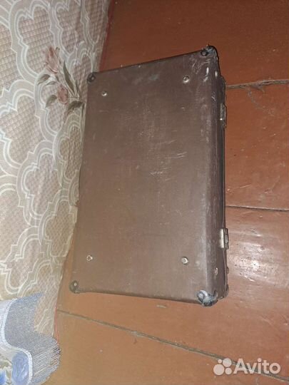 Чемодан старинный