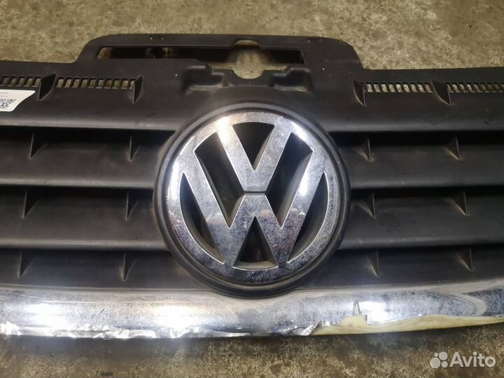 Решетка радиатора Volkswagen Touran 1T0853651