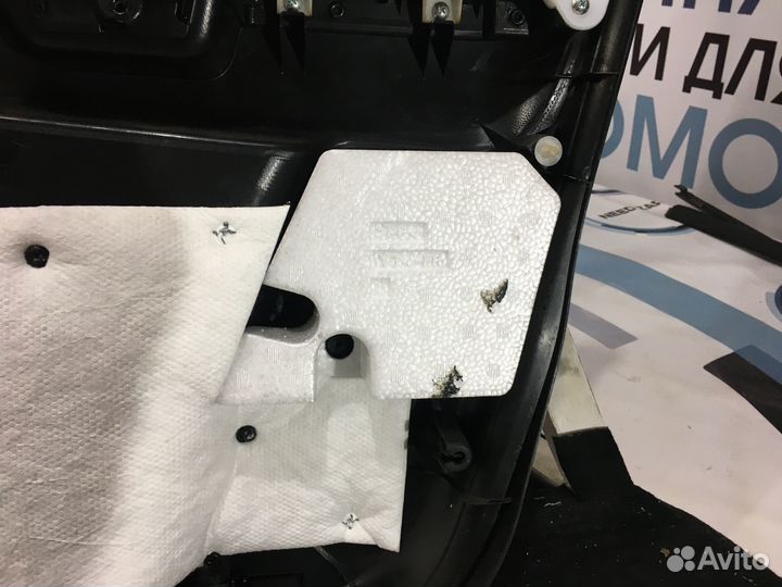 Обшивка двери передней левой Suzuki Grand Vitara