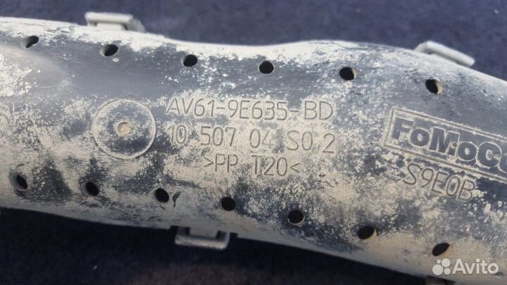 Воздухозаборник Ford Focus 3 хэтчбек 1