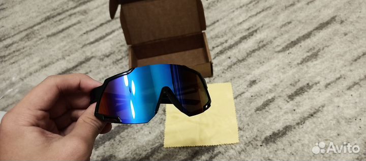 Очки солнцезащитные