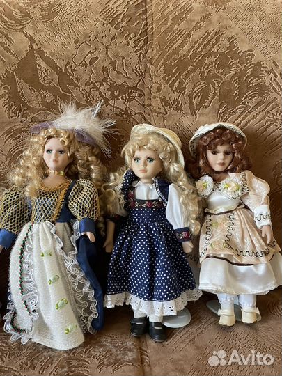 Кукла фарфоровая