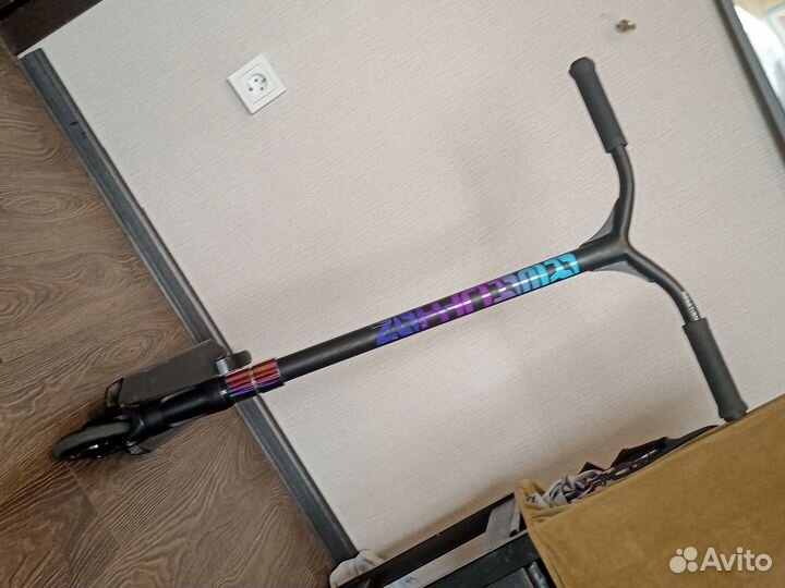 Трюковой самокат reaction