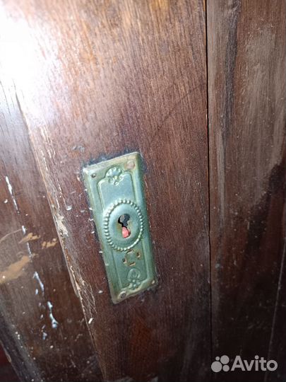 Шкаф старинный