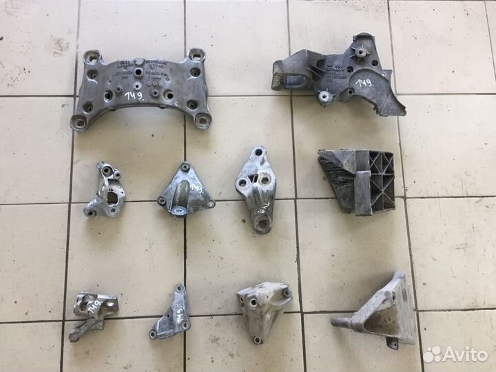 Опора подушка кронштейн двс кпп audi A8 D3 quattro