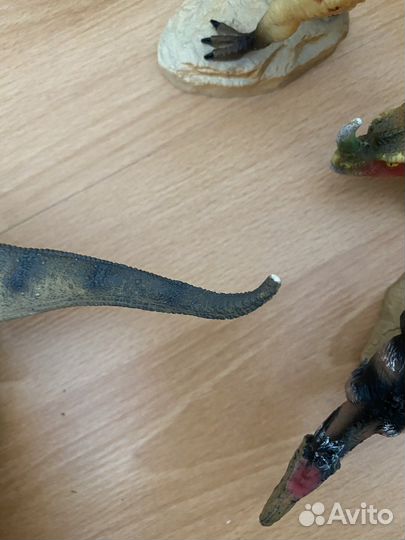 Фигурки динозавров