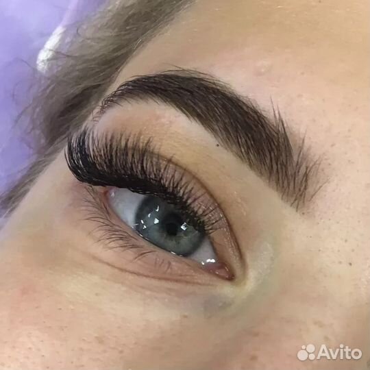 Наращивание ресниц и оформление бровей