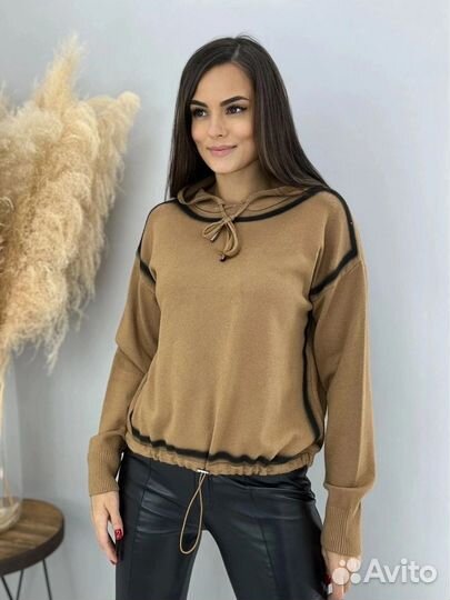 Кофта с капюшоном женская