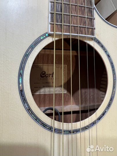 Электро-акустическая гитара Cort