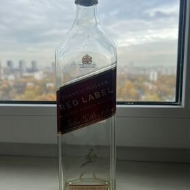 Пустая бутылка виски Red Label