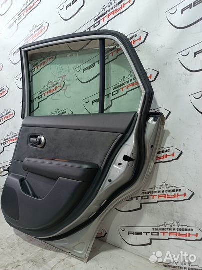 Дверь nissan tiida latio SC11 SJC11 SNC11 H210MEU5AA задняя правая sedan серебро, KY0 NA6171