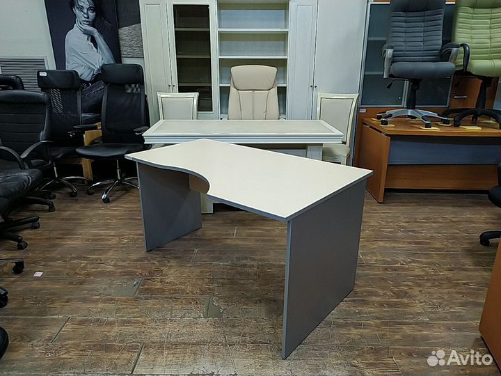 Стол угловой б/у 140х90х75 правый 04102пр-клс