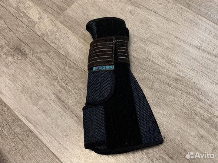 Бандаж для правой руки. От перелома/ушиба