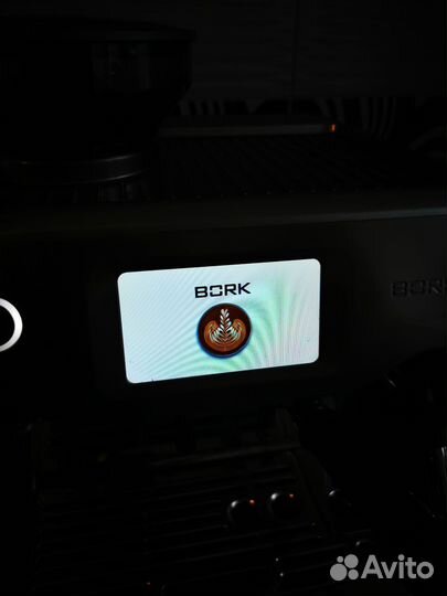 Кофемашина рожковая Bork c 806