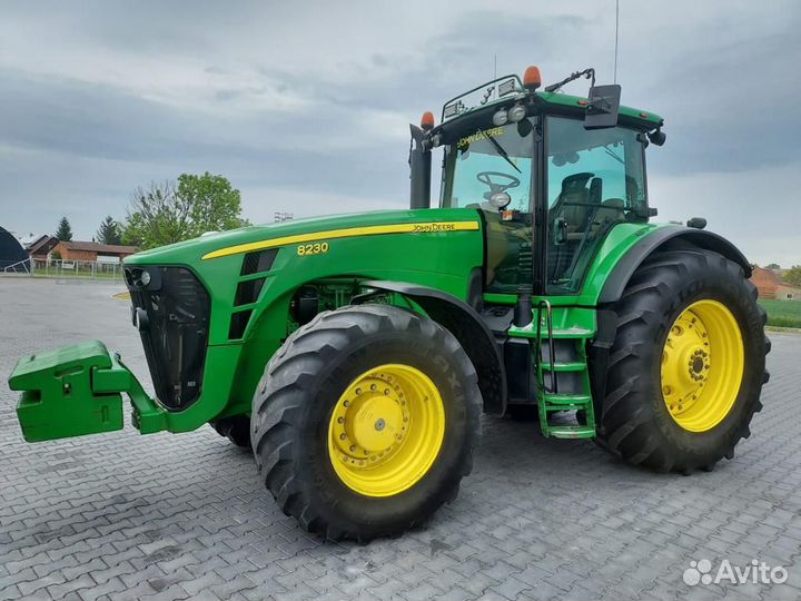 Трактор John Deere 8230, 2010