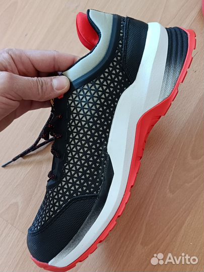 Кроссовки caterpillar р.42