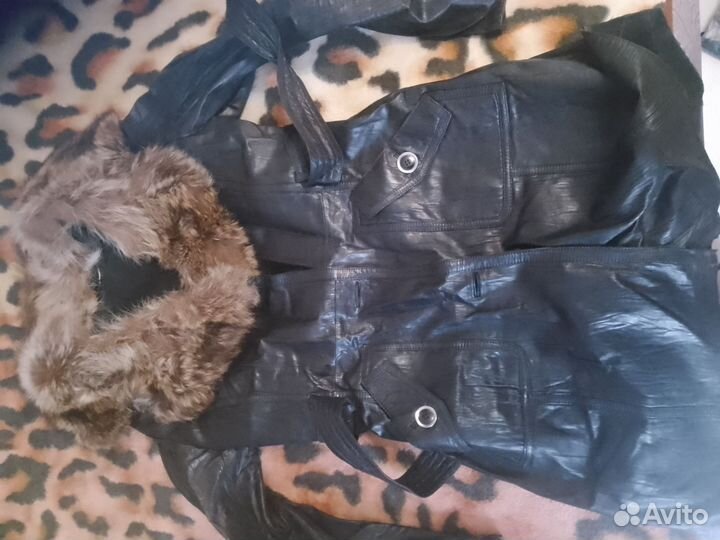 Кожа натуральная,от дублёнки. Воротник волк