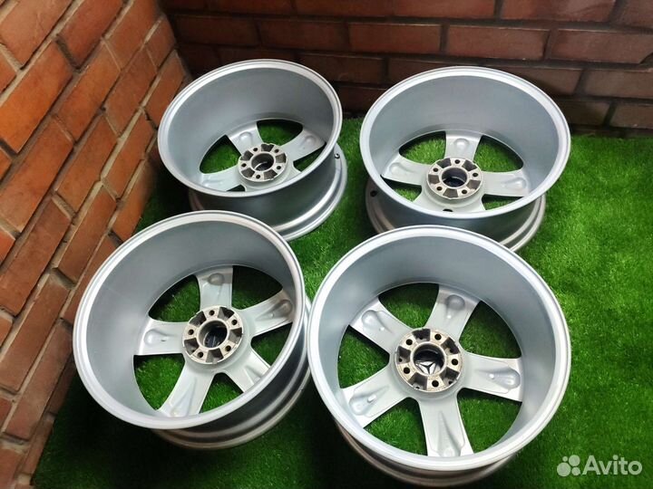 Mercedes R18 оригинал