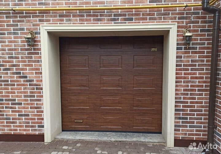 Секционные ворота с калиткой монт. 1-2 дн