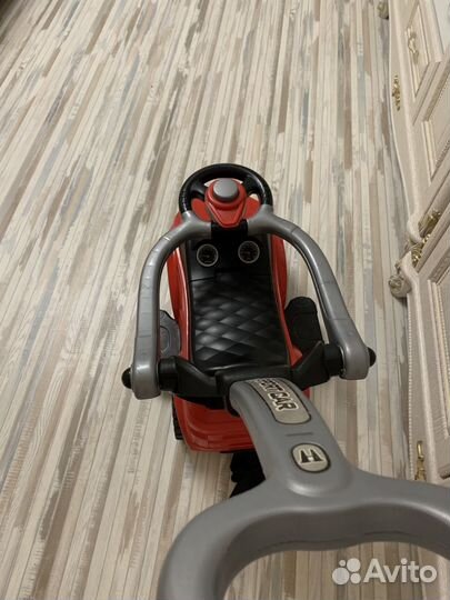 Машинка толокар с ручкой