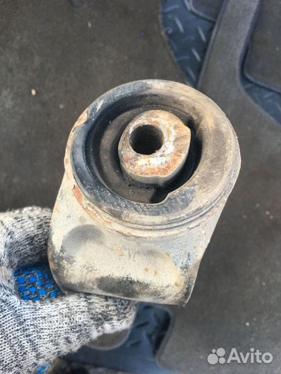 Рычаг передний нижний левый Porsche Cayenne 2003