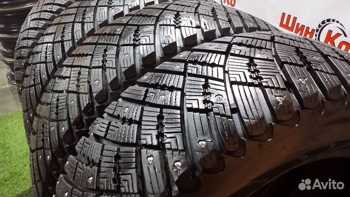 Goodyear Ultragrip Ice Arctic 215/60 R16