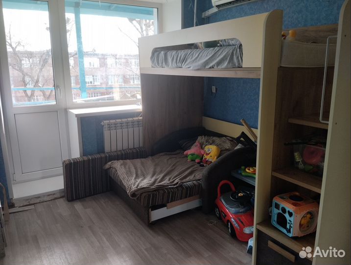 Кровать двухьярусная