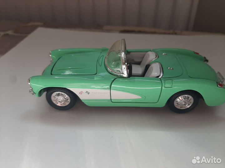 Модель corvette used 1957 1/34 Бугати в подарок