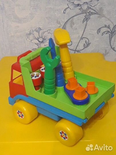 Развивающая машинка